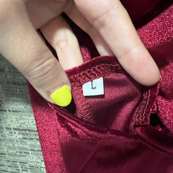 Adjustable velvet strappy mini dress in burgundy - Picture 3 of 3